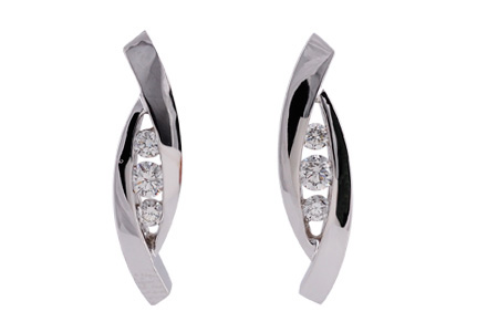 A036-80758: EARRINGS .27 TW