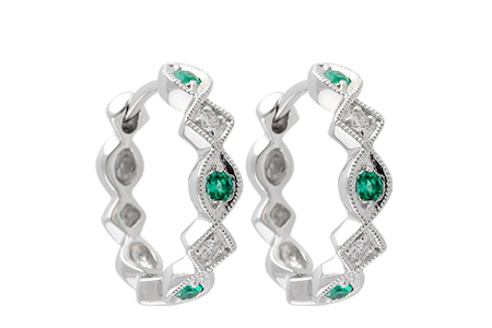 A223-10794: EARRINGS .13 EMERALD .18 TGW